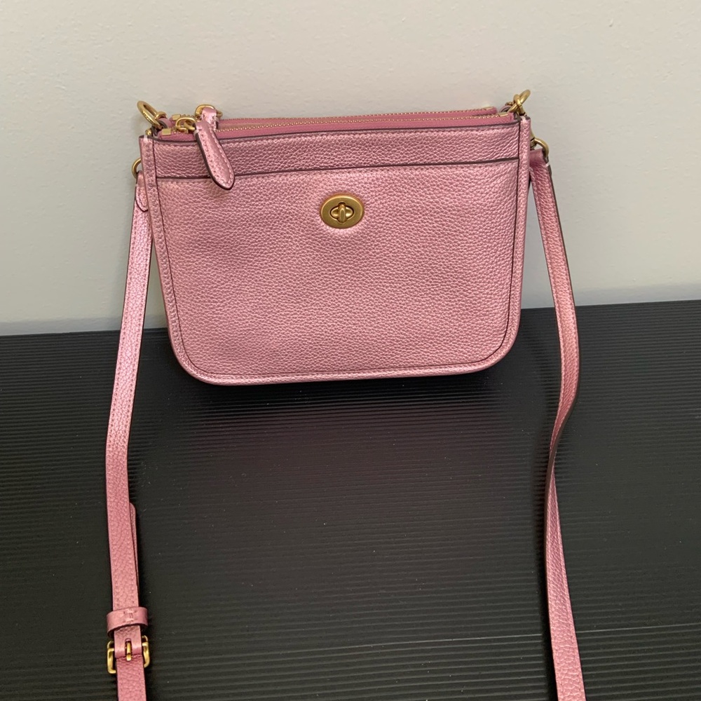 EUC Coach Slim Turnlock Crossbody Bag Metallic Pink